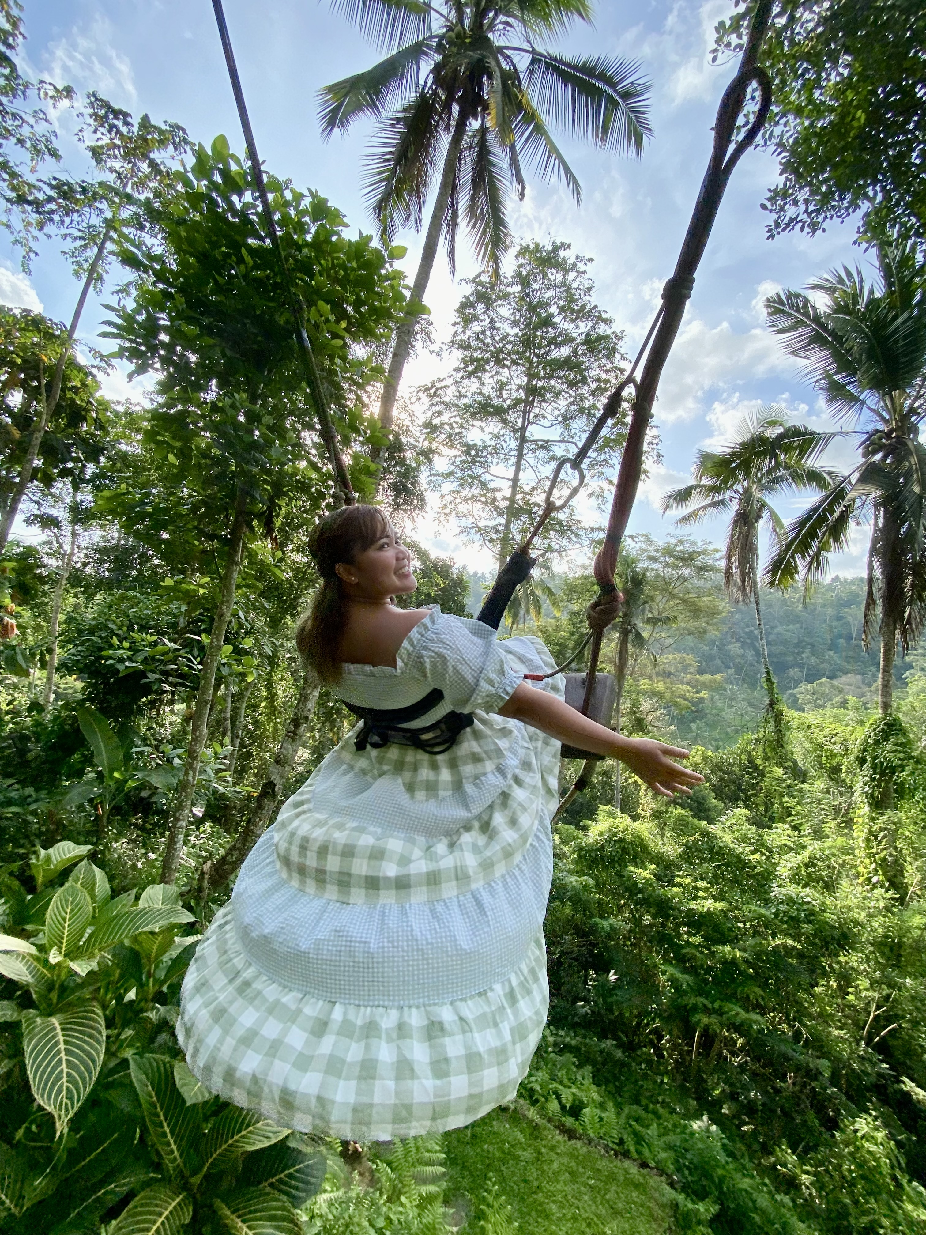 best travel poses female